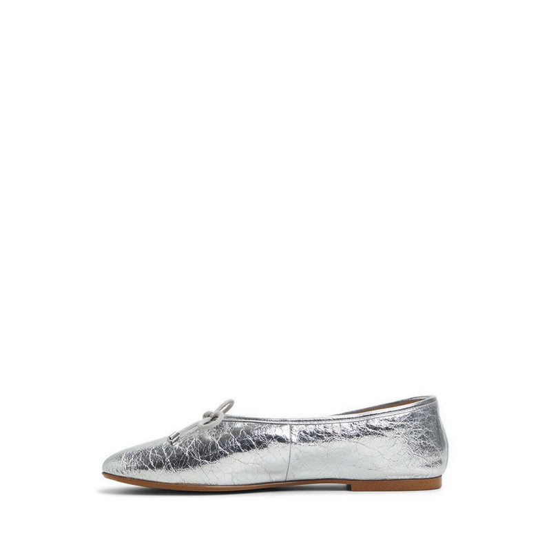 ALDO รุ่น JOSELIE รองเท้าบัลเล่ต์ และสลิปออนผู้หญิง สีเงิน