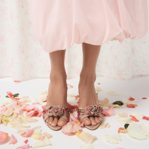 V Day (1).gif__PID:e17f3956-5e1e-420b-9456-191c7bd0a128